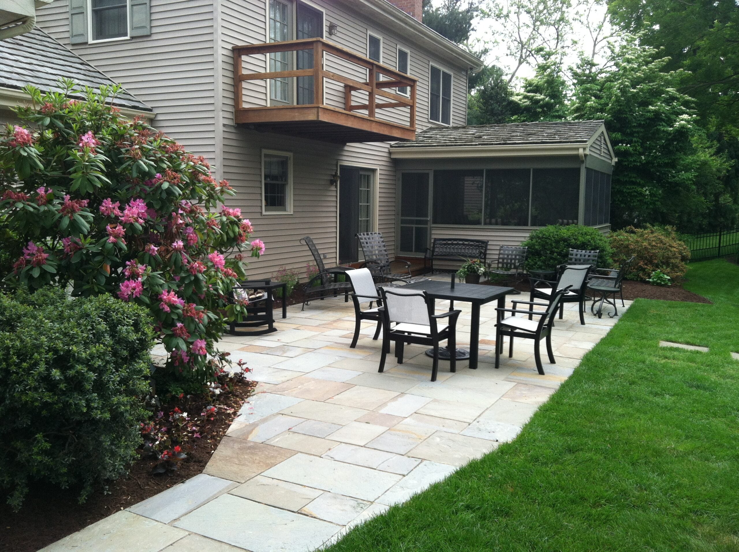 Modern Outdoor Flooring: Level Up with Porcelain Pavers - Tomlinson Bomberger