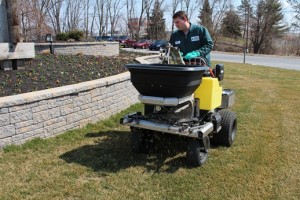 lawn fertilizer spreader